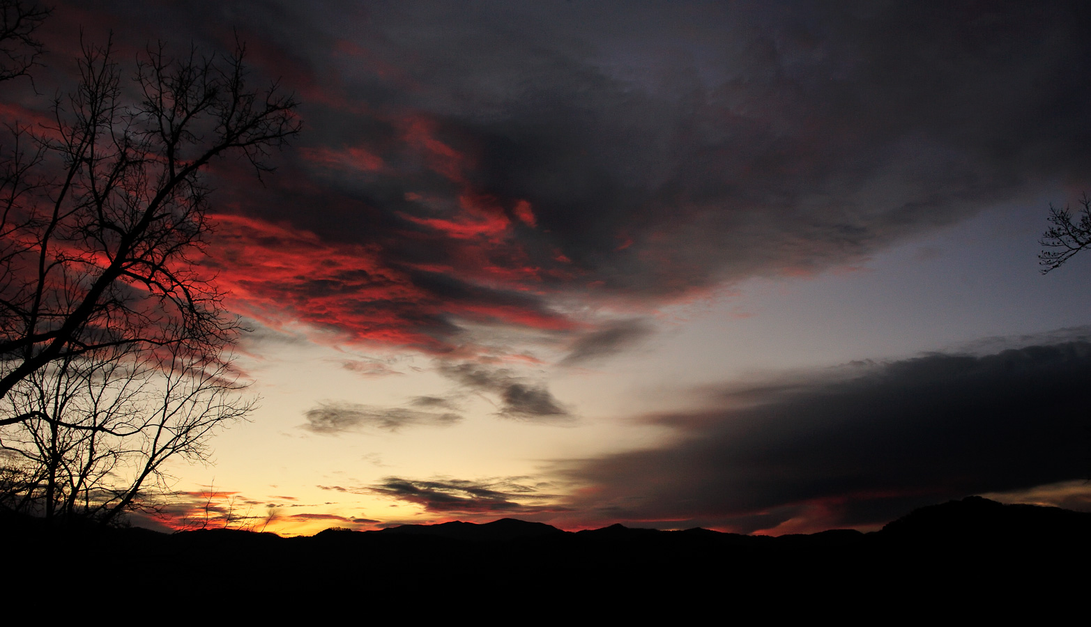 Appalachian Mountains [28 mm, 1/400 sec at f / 8.0, ISO 1600]